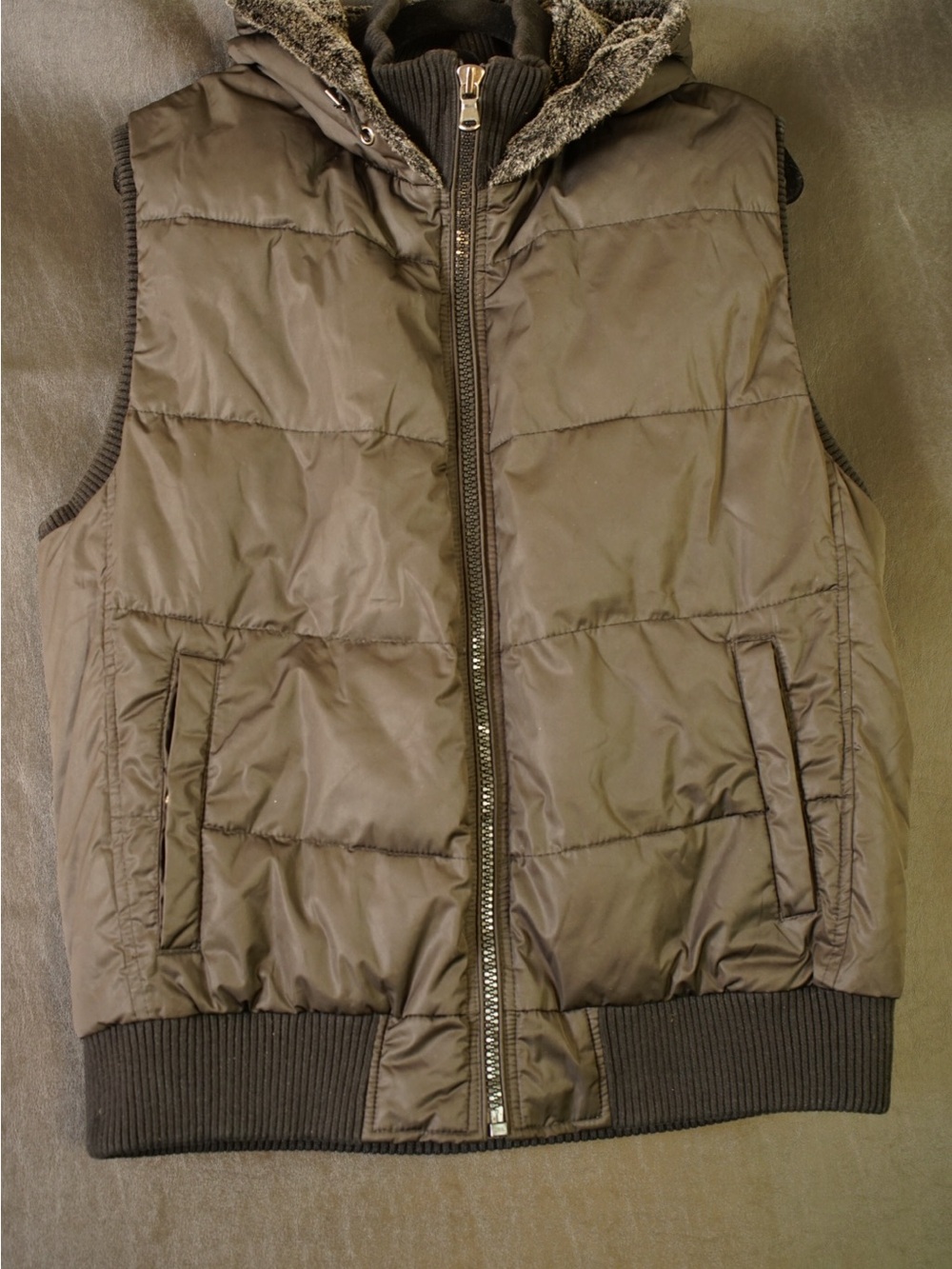 Express Men's Quilted Hooded Puffer Vest in Black